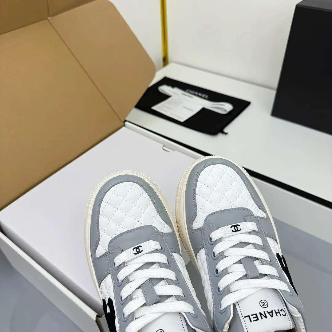 👟👟Ex-factory price 620👟👟 Chanel bread shoes ~ original calfskin panda shoes Chanel 25C latest hot style panda black and white sports shoes casual sneakers Xiaoxiang hot item classic black and white panda color coco girls must pay Fabric: original custom mixed sheepskin lining: original imported breathable mesh lining outsole: Original molded rubber + TPU combination Size: Women's 35-41